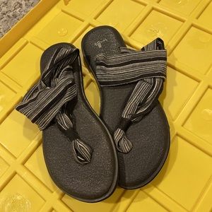 Sanuk sandals
